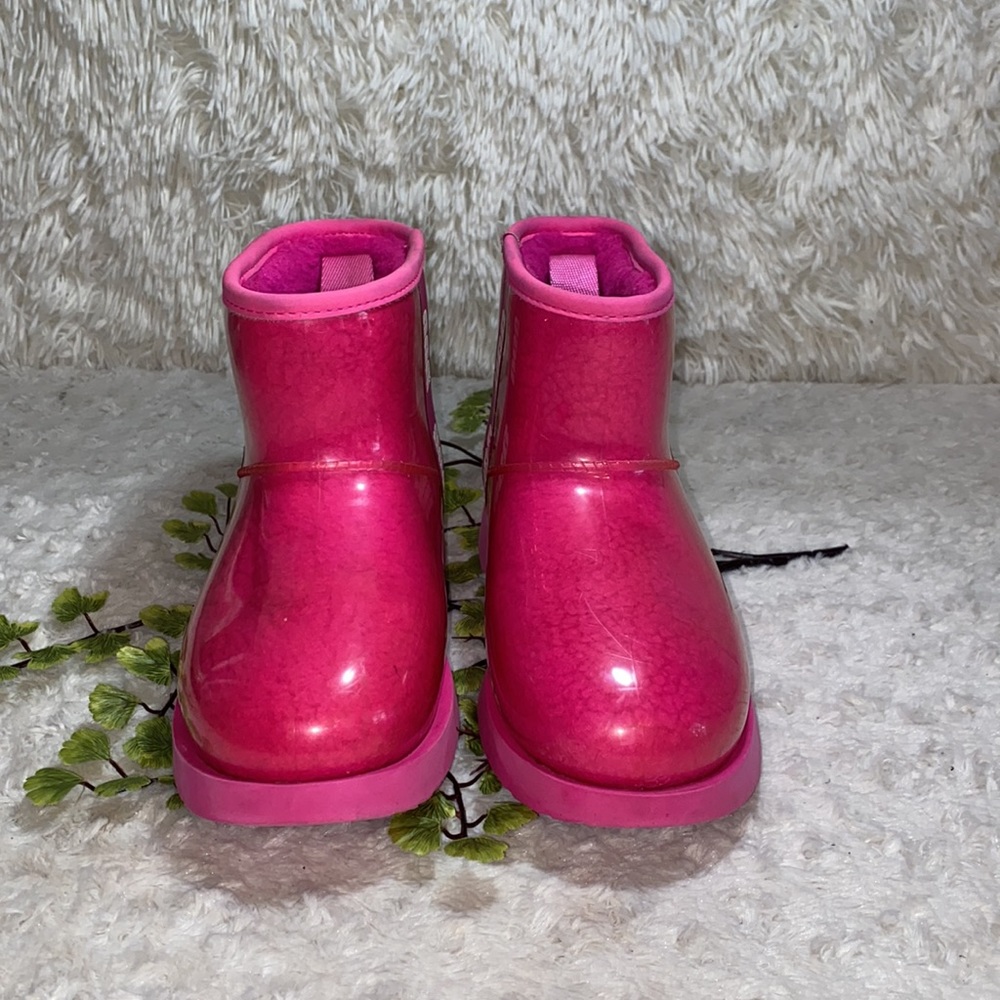 UGG Girls/Woman Boots - Picture 2 of 7